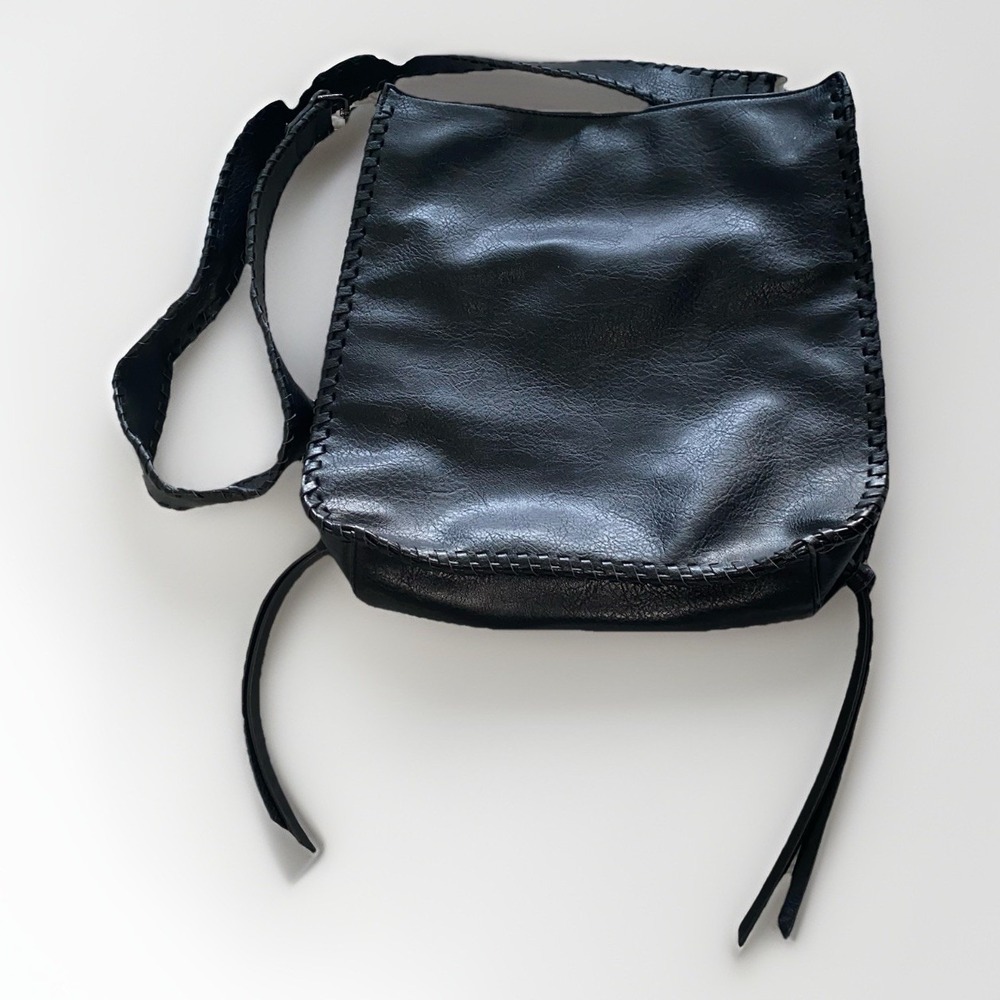 Antik Kraft Pebbled‎  Vegan Leather Black Crossbody Purse Bag
